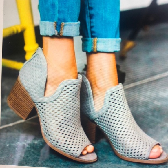 Qupid Shoes - EMMA ANKLE BOOTIE